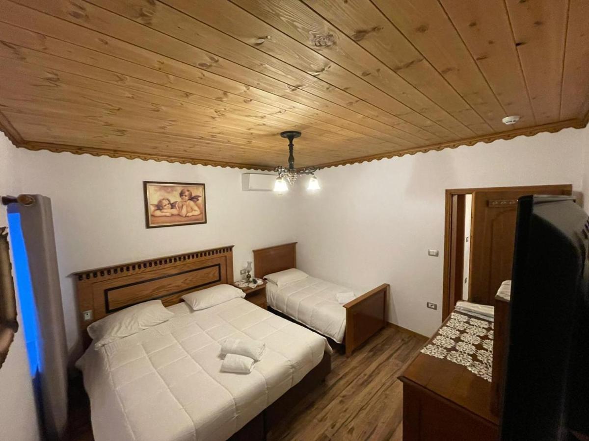 Boutique Hotel Praga Gjirokastër الغرفة الصورة