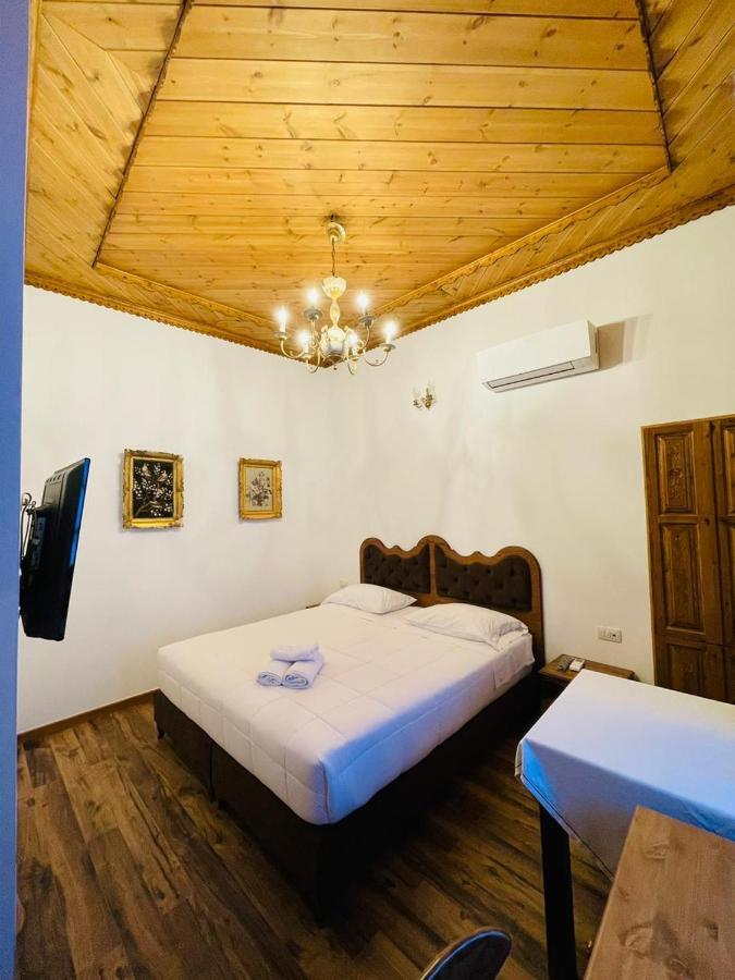Boutique Hotel Praga Gjirokastër الغرفة الصورة