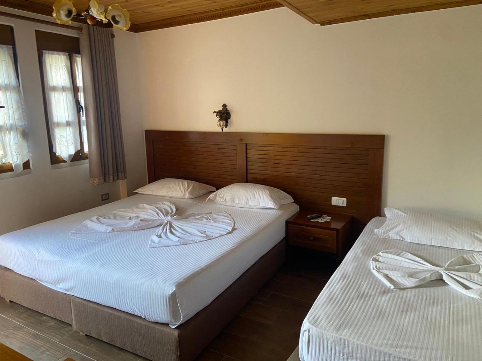 Boutique Hotel Praga Gjirokastër المظهر الخارجي الصورة